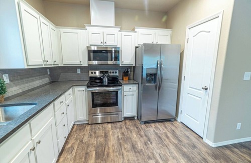 Marylhurst House | Charming 2-bedroom house in lovely Oregon City with AC, WiFi