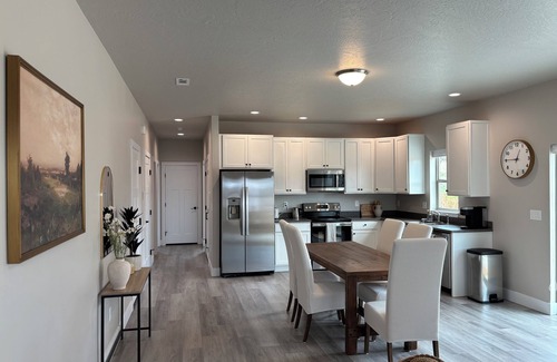 Stevensville House | Charming 2-bedroom house in Stevensville with AC, WiFi