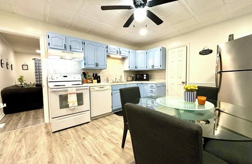 Thomasville Apartment | Charming 2-bedroom apartment in amazing Thomasville with AC, WiFi