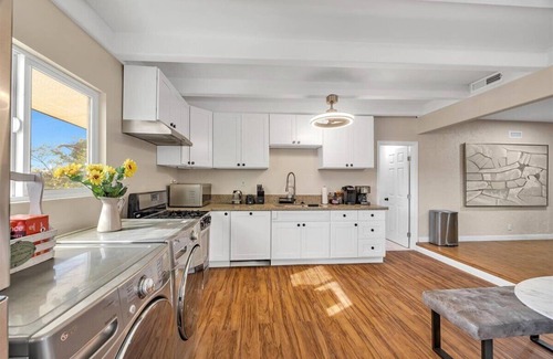 Westminster House | Charming 2-bedroom house with AC, WiFi in lovely Westminster, Little Saigon
