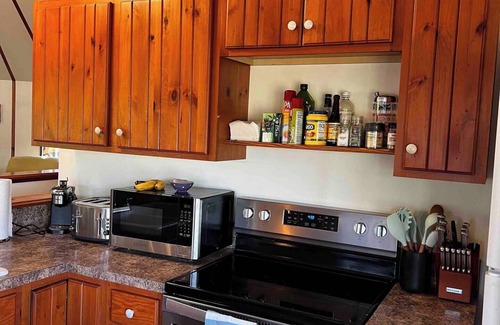 Benzonia House | Charming 2-bedroom Yurt with AC, WiFi in serene Benzonia