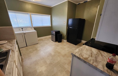Caddo Heights-South Highlands House | Charming 2 BR retreat in Shreveport, minutes from Casinos, airport & attractions
