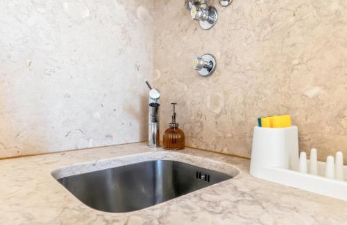 Sao Jorge de Arroios Apartment | Charming 2-Floor, 6 Beds Apartment in the Heart of Lisbon