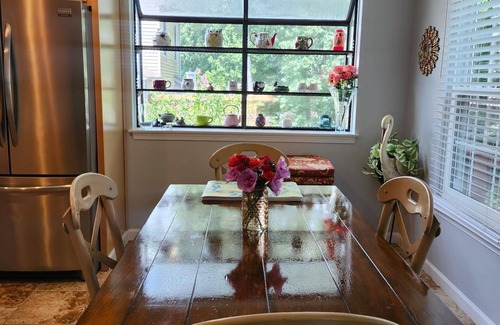 Lake Ridge House | Charming 2 levels guest unit in a house in amazing lake ridge area.