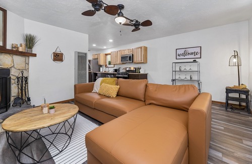 Sugarloaf Cabin | Charming 2bed Cabin w/Hot tub &EV/Tesla Charging Plug