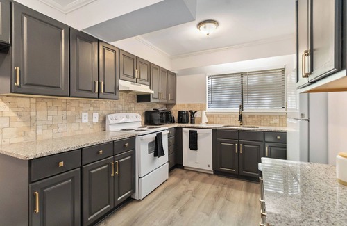 Charlotte Condo | Charming 2BR/1.5BA Condo Near NoDa & Uptown Free Parking + Full Kitchen