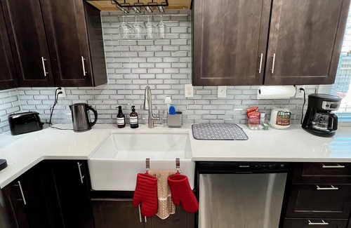 Sylvan Hills House | Charming 2BR/2BA 10min DT/Airport by LSP Homes
