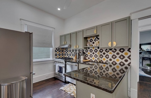 Inman Park Apartment | Charming 2BR/2BA lower-level unit in a classic Inman Park duplex. Features full kitchen, cozy living area with fireplace, Southern-style front porch, clawfoot tub, in-unit laundry, and dedicated parking. Walkable to dining and MARTA.