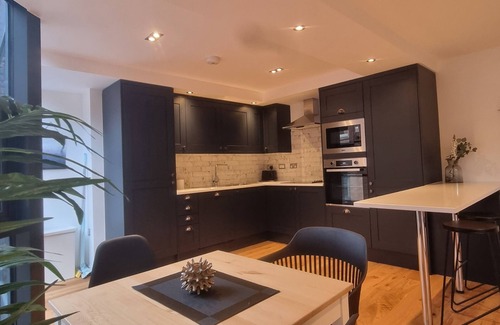 Nottingham City Centre Apartment | Charming 2BR Central Apt 5: Castle Views & Near Sights