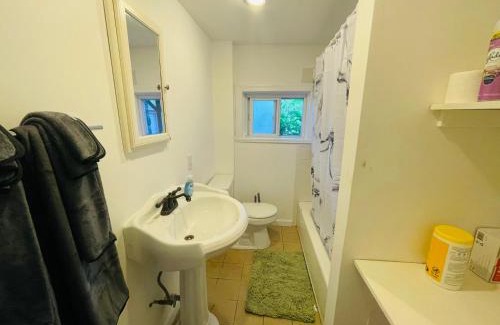 Elkins Park Apartment | Charming 2br Cottage House In Elkins Park