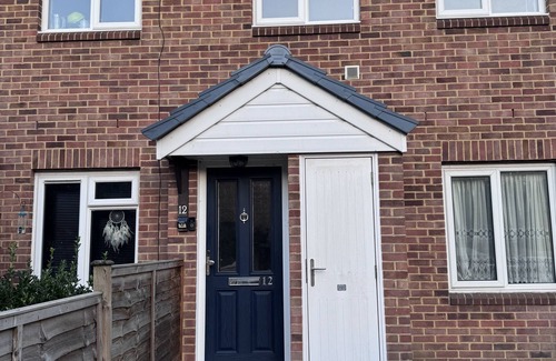 Abbey Condo | Charming 2BR Home Minutes from central London
