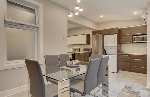 Mile End House | Charming 2BR townhouse w. Parking in Quiet Neighbourhood