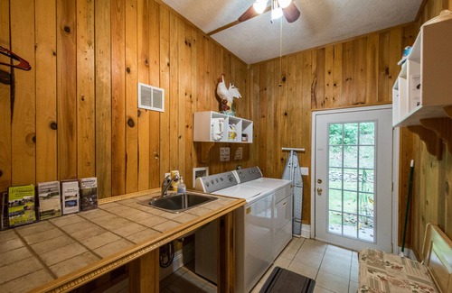 Hendersonville House | Charming 3 Bdrm Home w Mountain View, Near Wineries & Downtown