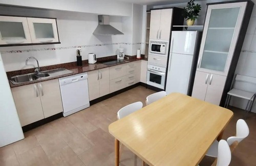 Raval Roig Apartment | Charming 3 Bedroom Apartment in the Postiguet Beach