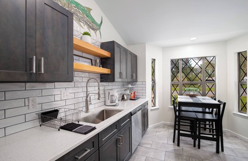 Fort Walton Beach House | Charming 3-bedroom home in Fort Walton Beach with golf putting green
