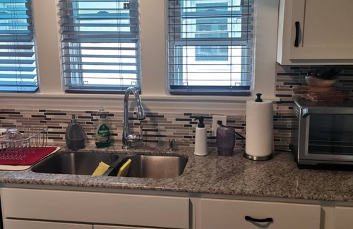 Springfield House | Charming 3 bed/2 bath town home with gorgeous back yard