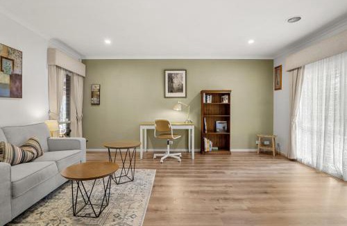 Werribee House | Charming 3-Bed Family Home with Amazing Garden