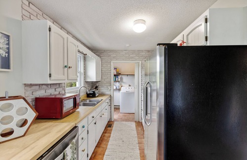 Rehoboth Beach Cottage | Charming 3-bedroom cottage with AC, WiFi and more in Rehoboth Beach