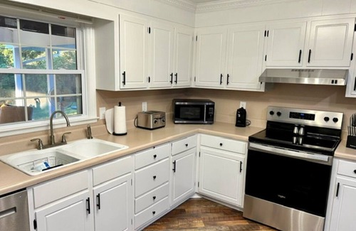 Haven Heights House | Charming 3 bedroom, 2 bath house, centrally located in Radford. Family friendly