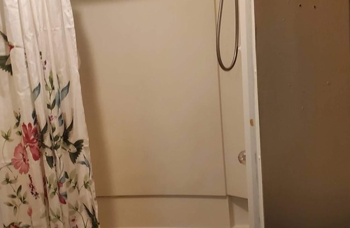 Waterville Apartment | Charming 3-bedroom apartment with WiFi, AC in pleasant Waterville