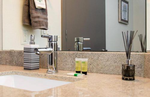 East Village Apartment | Charming 3 Bedroom Apartment with Pool Near San Diego Convention Center