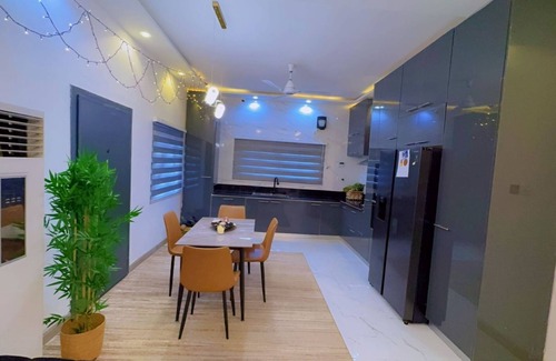 Accra House | Charming 3-bedroom building with AC and WiFi in welcoming ACP Kwabenya Estate
