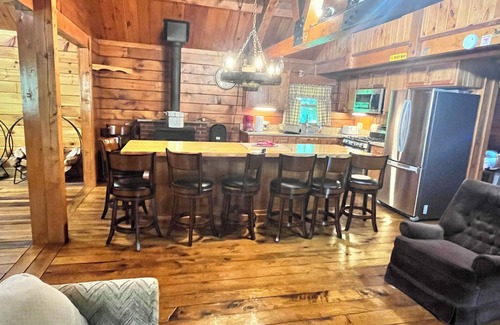 Long Eddy Cabin | Charming 3-bedroom cabin with AC and WiFi in Long Eddy.