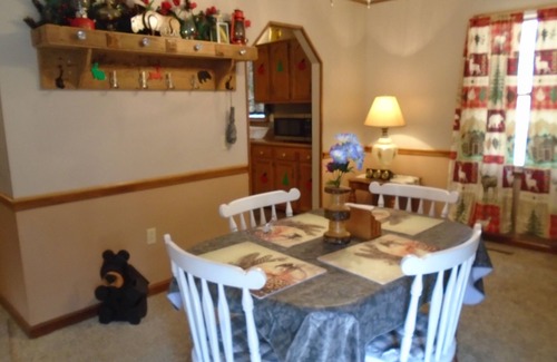 Marion Cabin | Charming 3 Bedroom Cabin near Hungry Mother State Park and Back of the Dragon