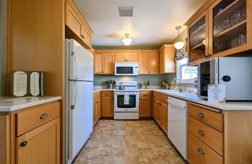 Dayton Cottage | Charming 3-bedroom cottage located at scenic winery.