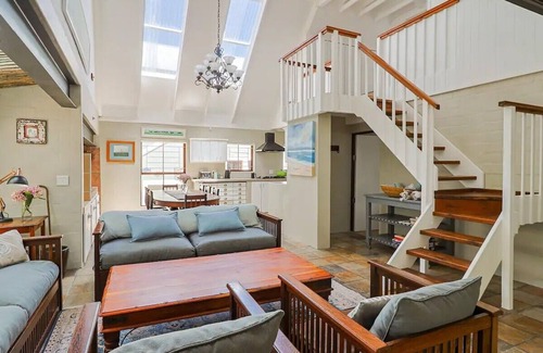 Onrus Cottage | Charming 3-bedroom cottage in quaint Onrus with WiFi, AC