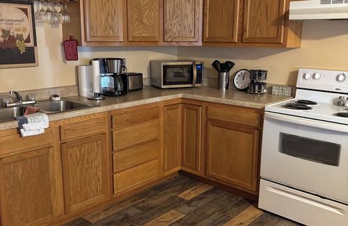 Union House | Charming 3-bedroom country house barndominium with WiFi in Union, pet friendly