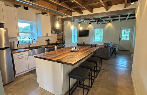 Free Union Other | Charming 3-bedroom farmhouse with AC and WiFi in Free Union