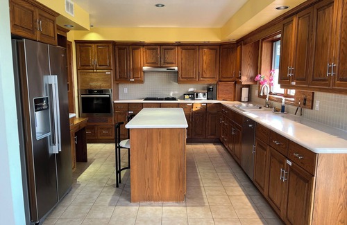 West Lincoln House | Charming 3-bedroom farmhouse with AC and WiFi in Dunnville