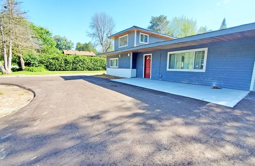 Virginia Cottage | Charming 3 bedroom get-a-way cottage, steps to Lake Simcoe