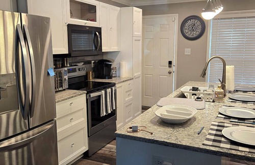 Buechel House | Charming 3-bedroom house with AC and WiFi in Louisville