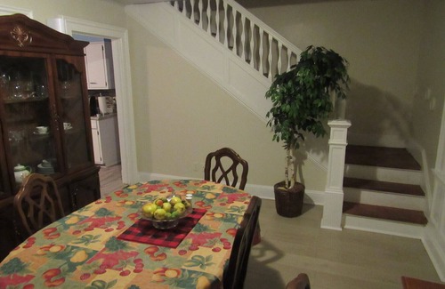 Center House | Charming 3-bedroom house with WiFi, Workspace, Washer/Dryer in Manchester