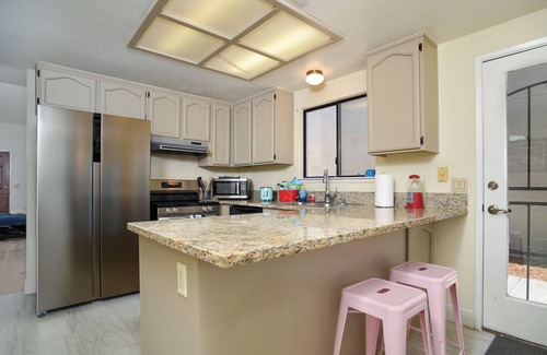 Pocket House | Charming 3-bedroom house in delightful Sacramento with AC, WiFi