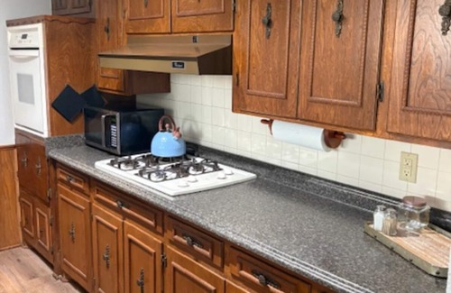 Stillwater House | Charming 3-bedroom house close to campus with lots of amenities