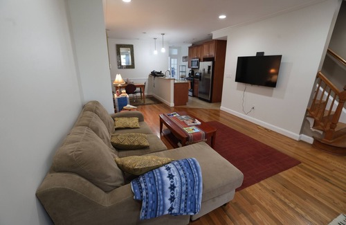 Eckington House | Charming 3-bedroom house with WiFi, AC in excellent Washington