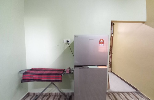 Shah Alam House | Charming 3-bedroom house with WiFi, AC, family-friendly in superb Shah Alam