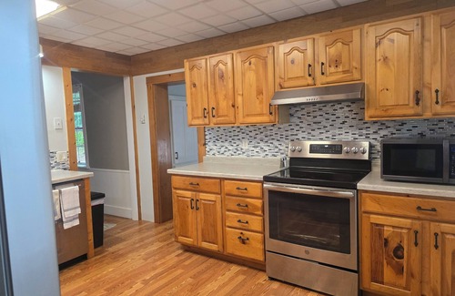 Coleraine House | Charming 3-bedroom house with WiFi, AC in enjoyable Coleraine