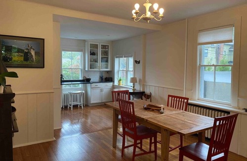 Glen Cove House | Charming 3-bedroom house, water views, beach access on the North Shore