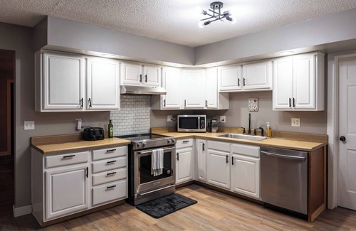 Hillsdale House | Charming 3-bedroom house in Hillsdale near the College
