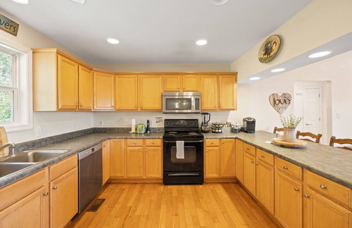 Morganton House | Charming 3-bedroom house with WiFi, AC in lovely Morganton