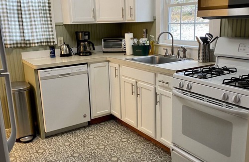 Damascus House | Charming 3-bedroom house with AC, WiFi and outdoor hot tub in peaceful Damascus