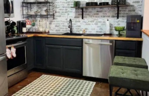 Mannford House | Charming 3-bedroom house with Wifi, soaker tub, rain shower, far infrared sauna