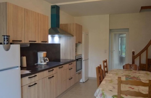Reuilly Cottage | Charming 3-Bedroom House with Enclosed Garden, Near Vineyards, WiFi, and Parking