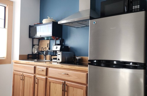 Antioch House | Charming 3-bedroom house in enjoyable Antioch with WiFi, AC