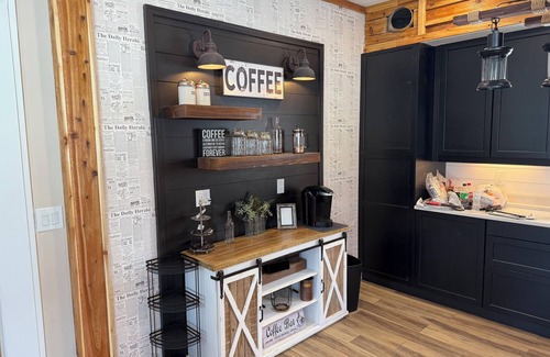 Hancock House | Charming 3-bedroom house with AC, WiFi, in welcoming Hancock