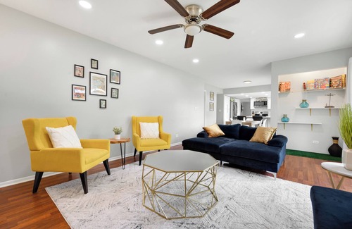 Roselle House | Charming 3-bedroom house in Roselle with Game room & fitness room